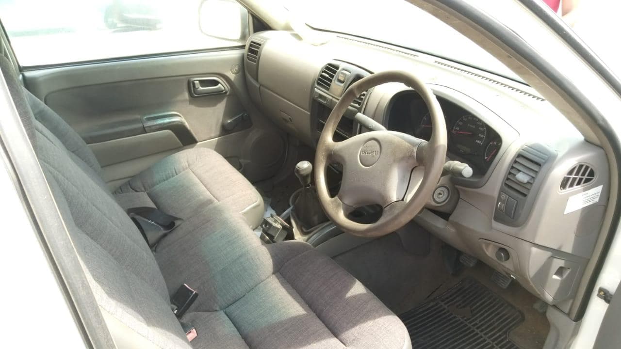 Isuzu KB250 · — image 6