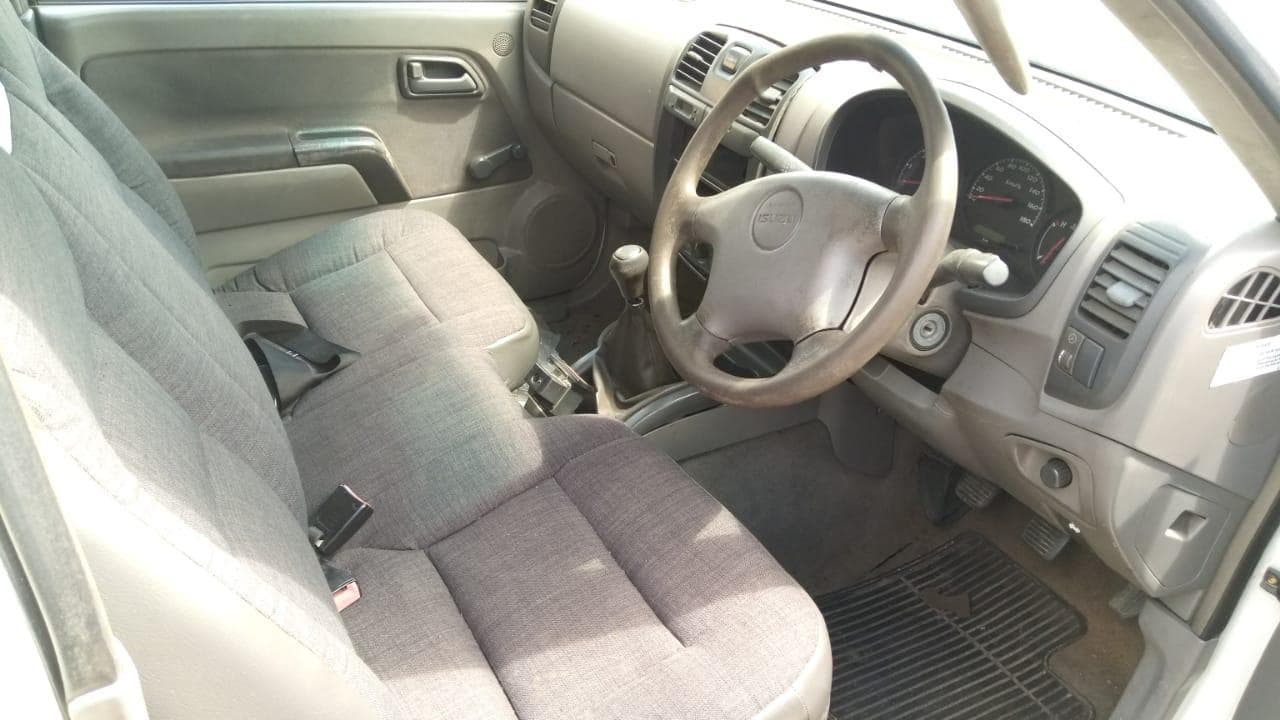 Isuzu KB250 · — image 5