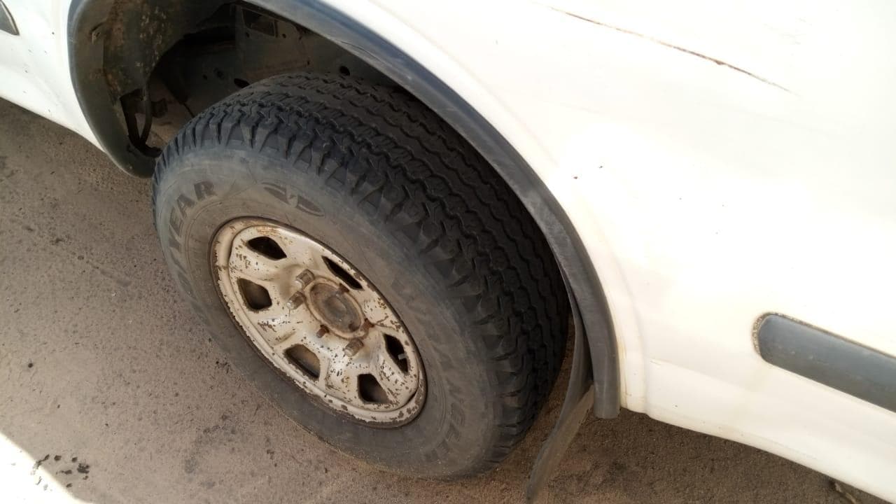 Isuzu KB250 · — image 8