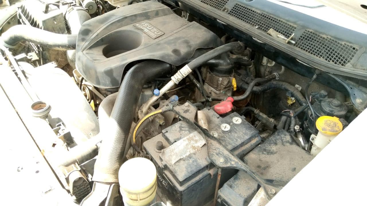 Isuzu KB300 · — image 7