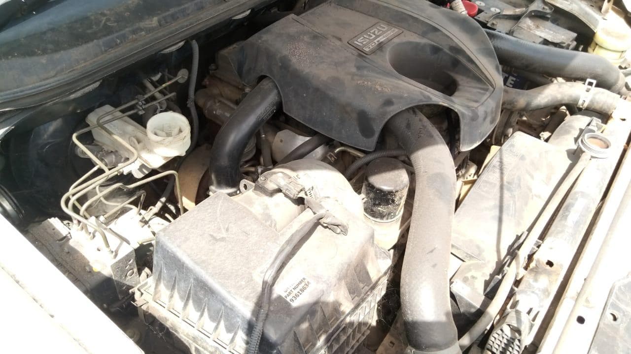 Isuzu KB300 · — image 11