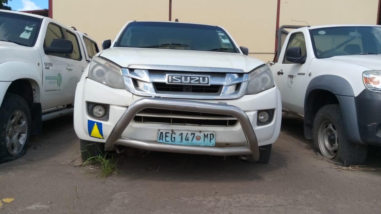 Isuzu KB300 · — imagem 3