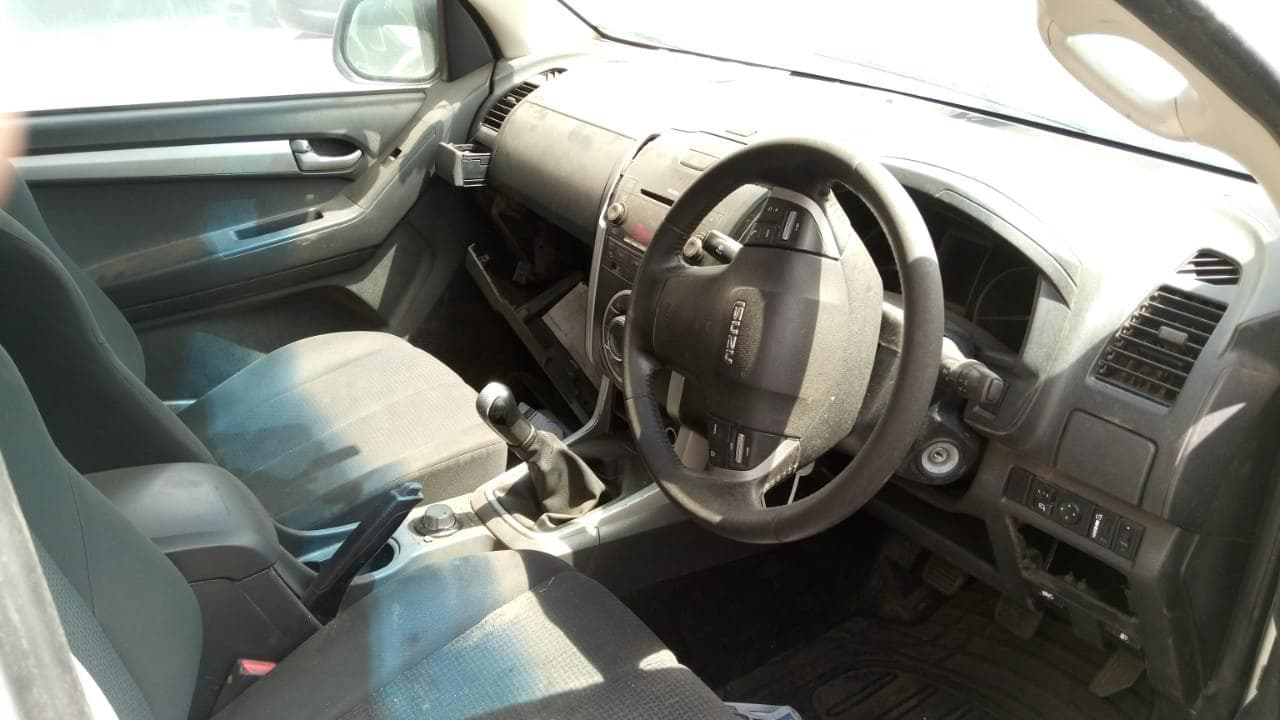 Isuzu KB300 · — imagem 5