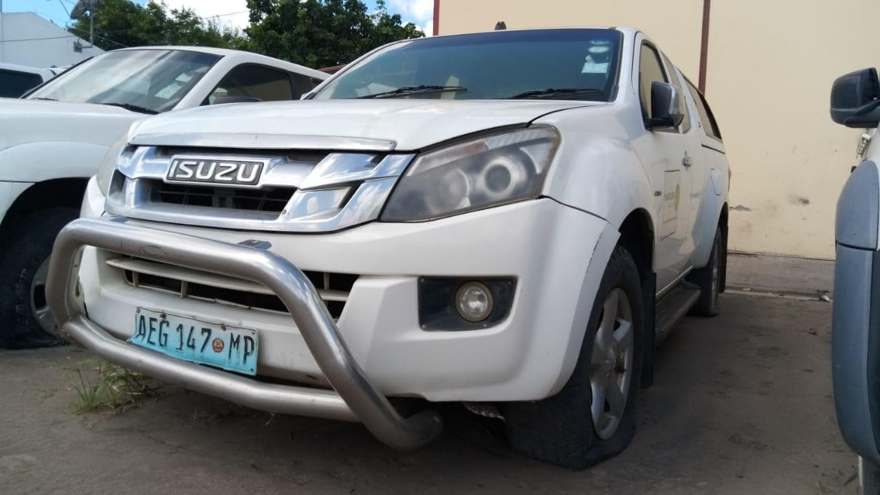 Isuzu KB300 · — imagem 7