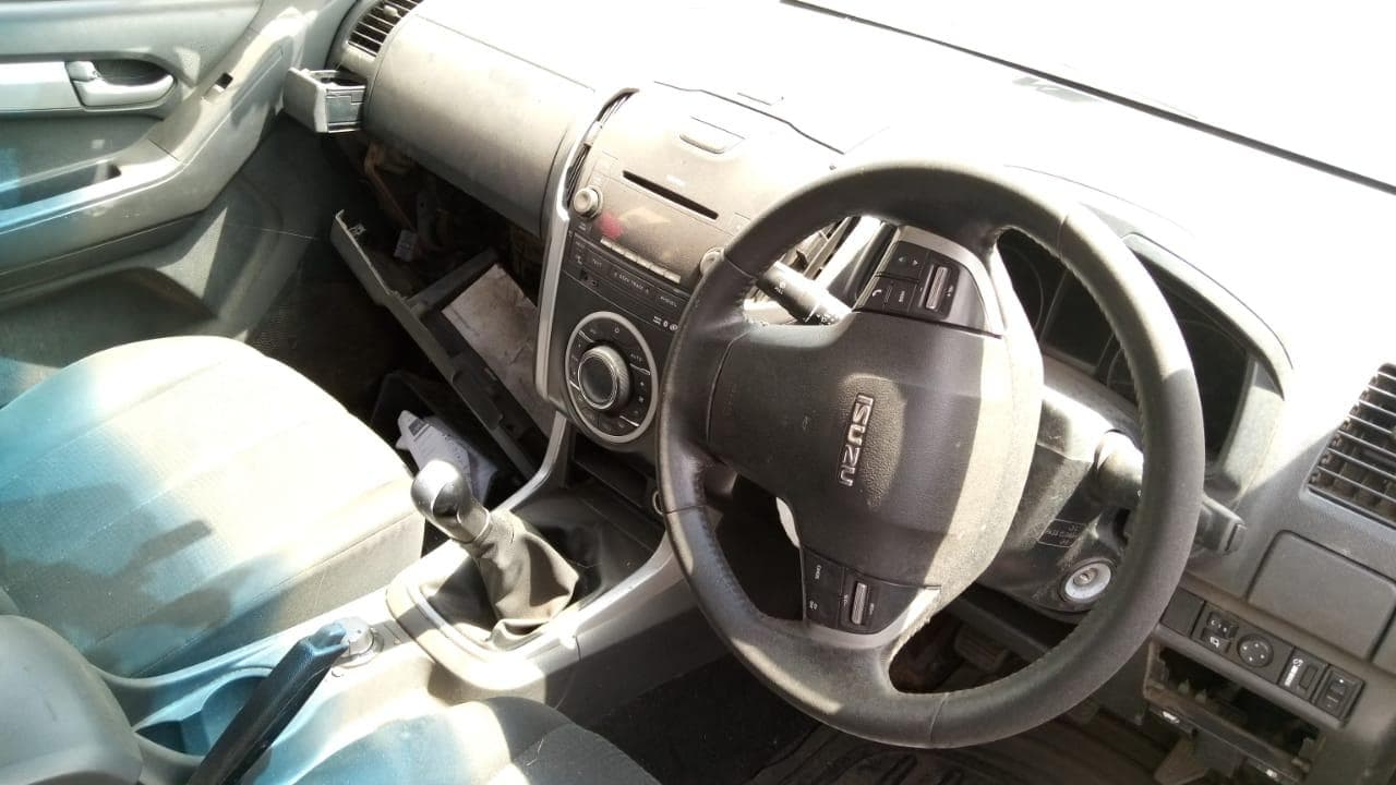 Isuzu KB300 · — imagem 6