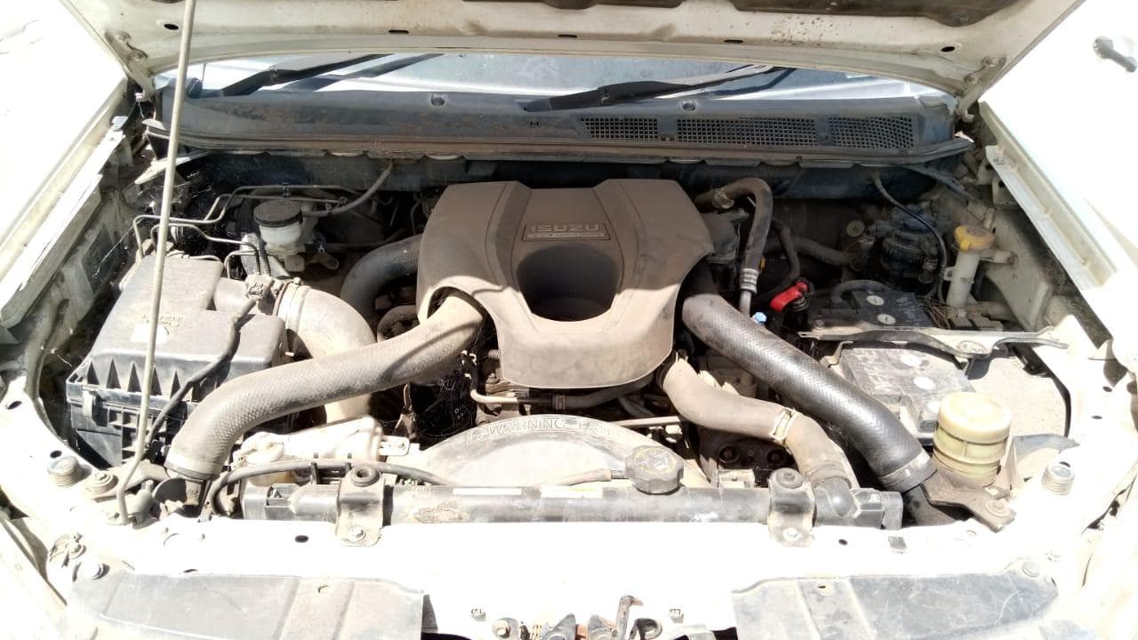Isuzu KB300 · — imagem 13