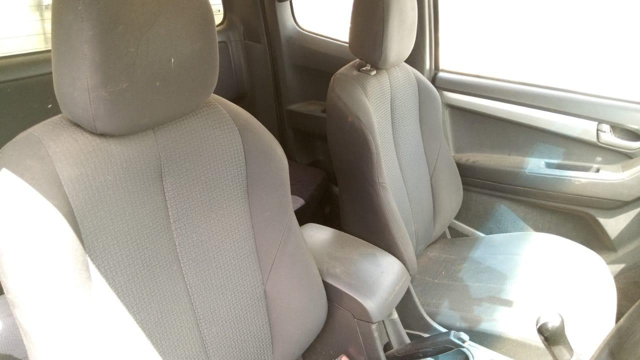 Isuzu KB300 · — imagem 10