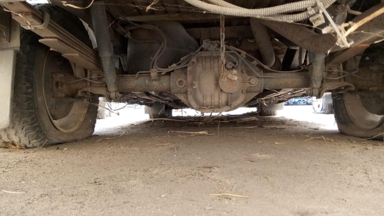 Isuzu KB300 · — imagem 9