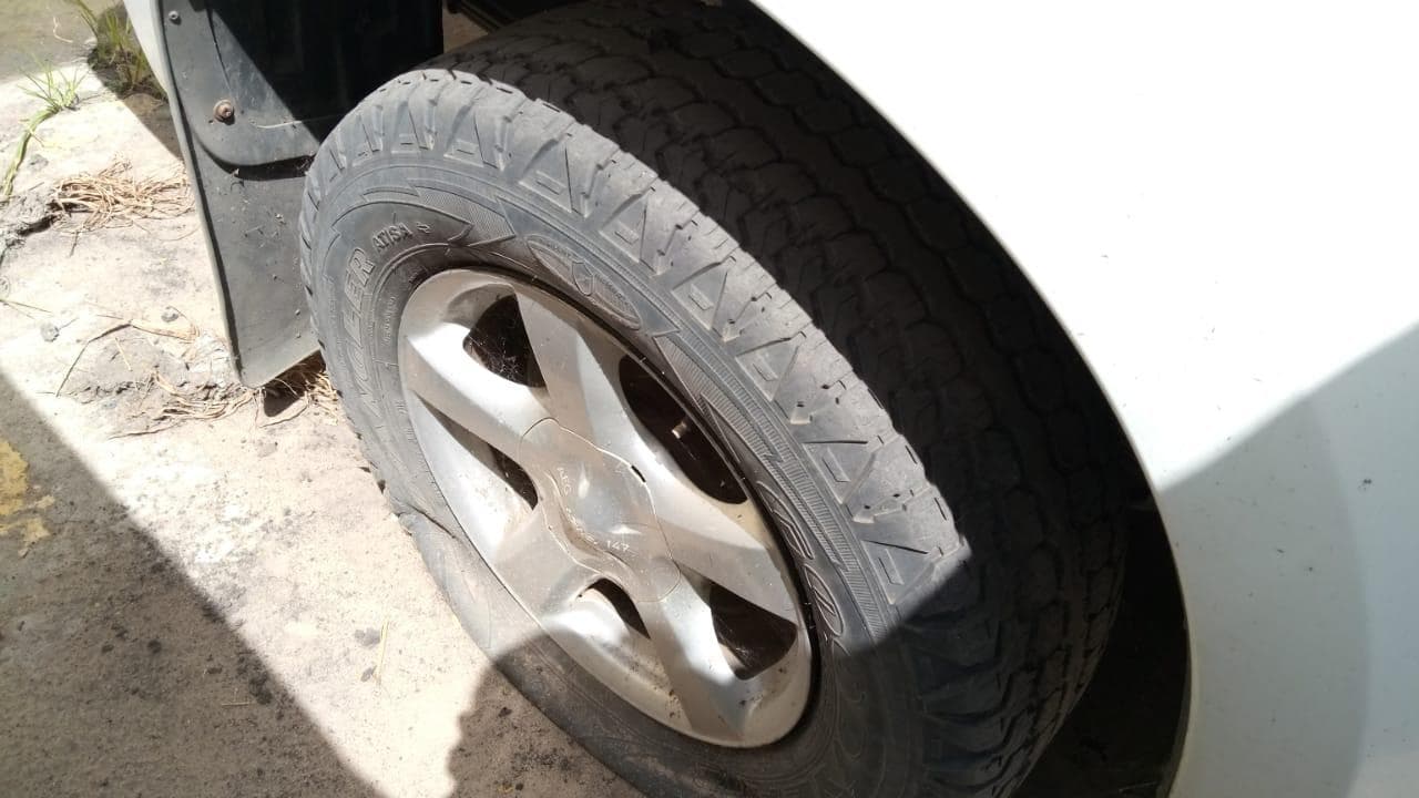 Isuzu KB300 · — imagem 14