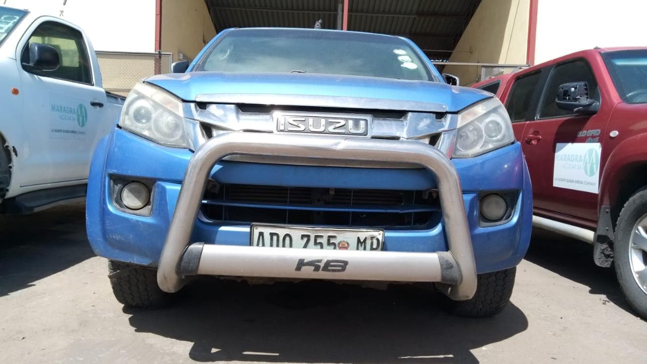 Isuzu KB300 · — image 2