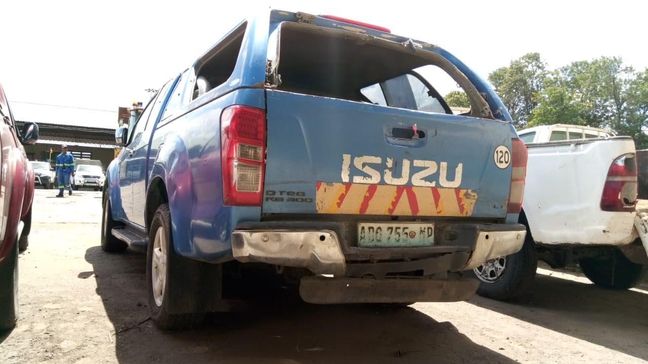 Isuzu KB300 · — image 3