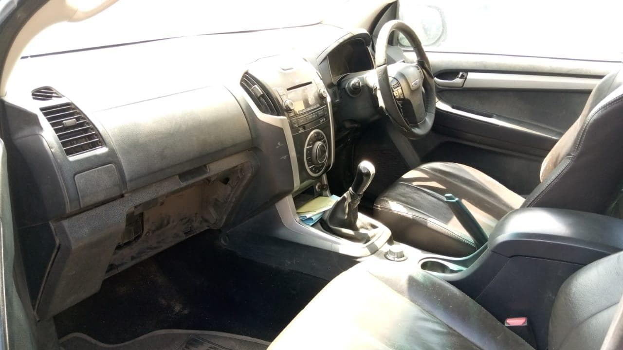 Isuzu KB300 · — image 5