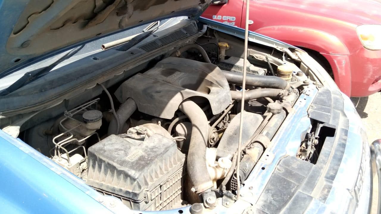 Isuzu KB300 · — image 12