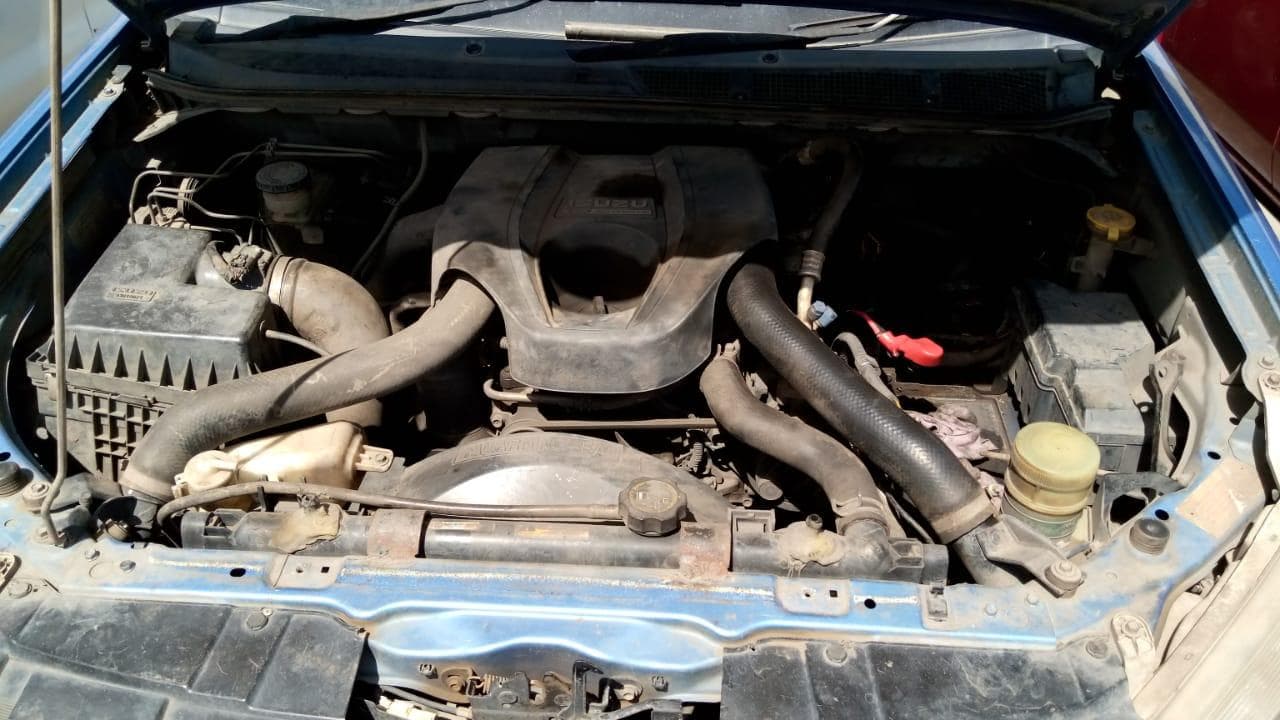 Isuzu KB300 · — image 13