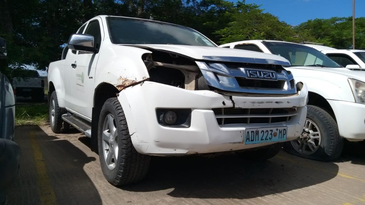 Isuzu KB300 · — image 2