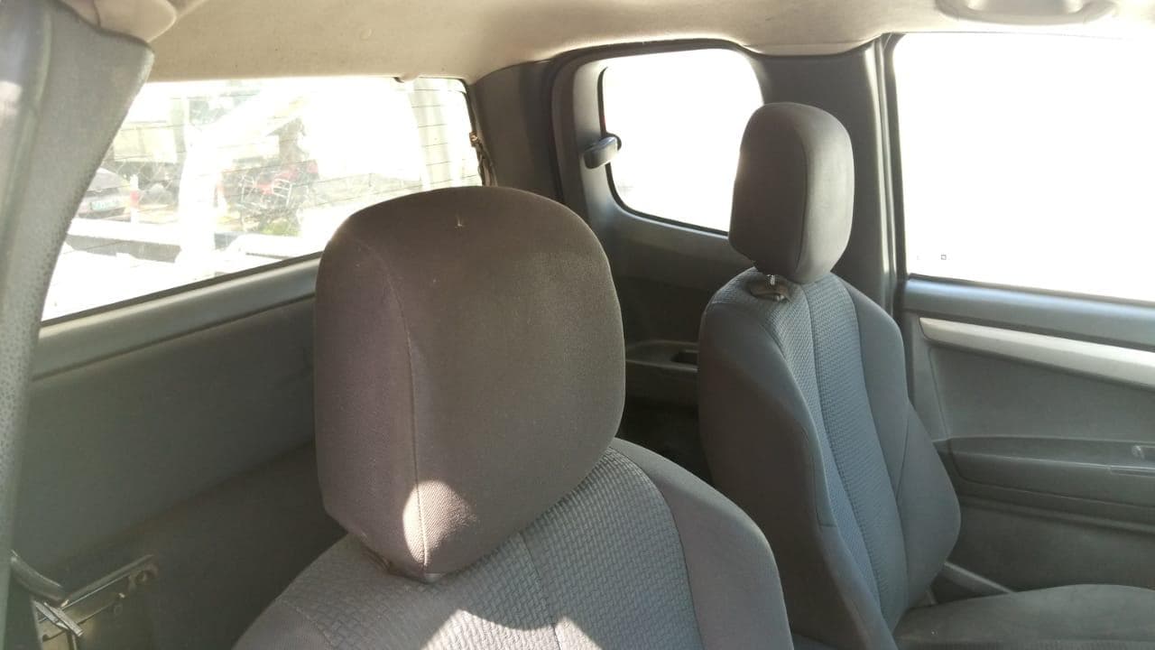 Isuzu KB300 · — image 5