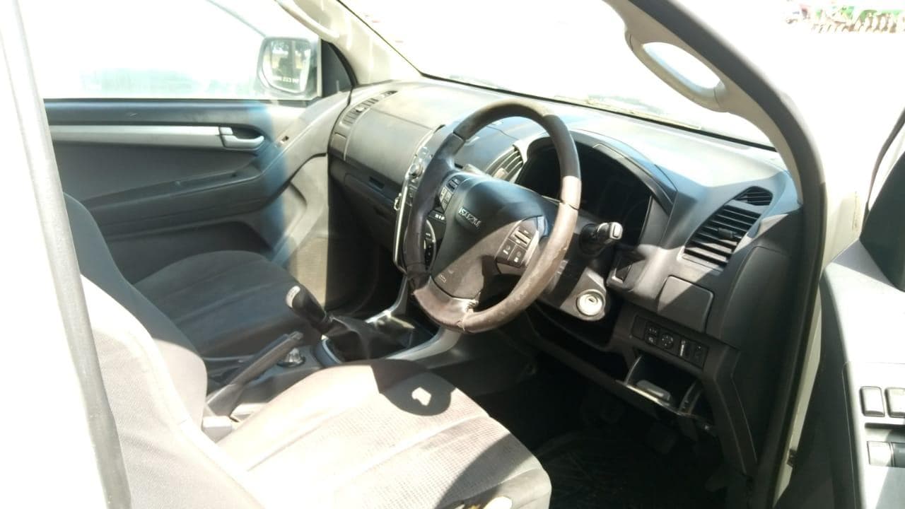Isuzu KB300 · — image 6