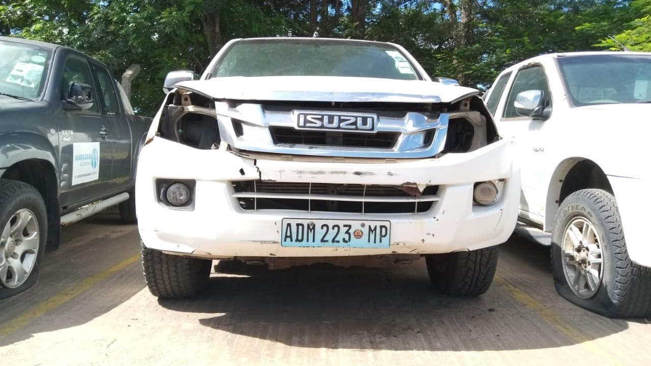 Isuzu KB300 ·