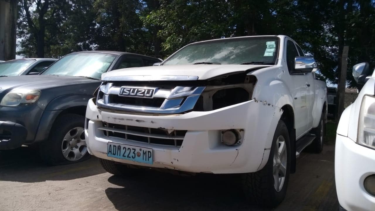 Isuzu KB300 · — image 9