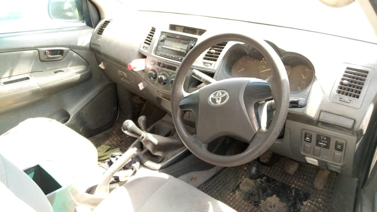 Toyota Hilux 2.5C/C · — image 4