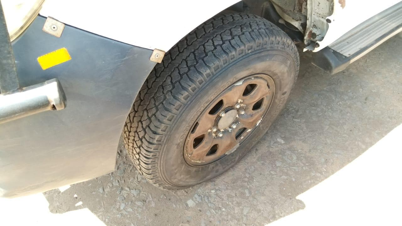 Toyota Hilux 2.5C/C · — image 9