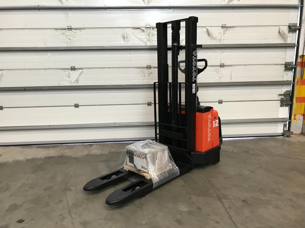 Stacker Toyota 7SM10 · Ano 2007 — imagem 1