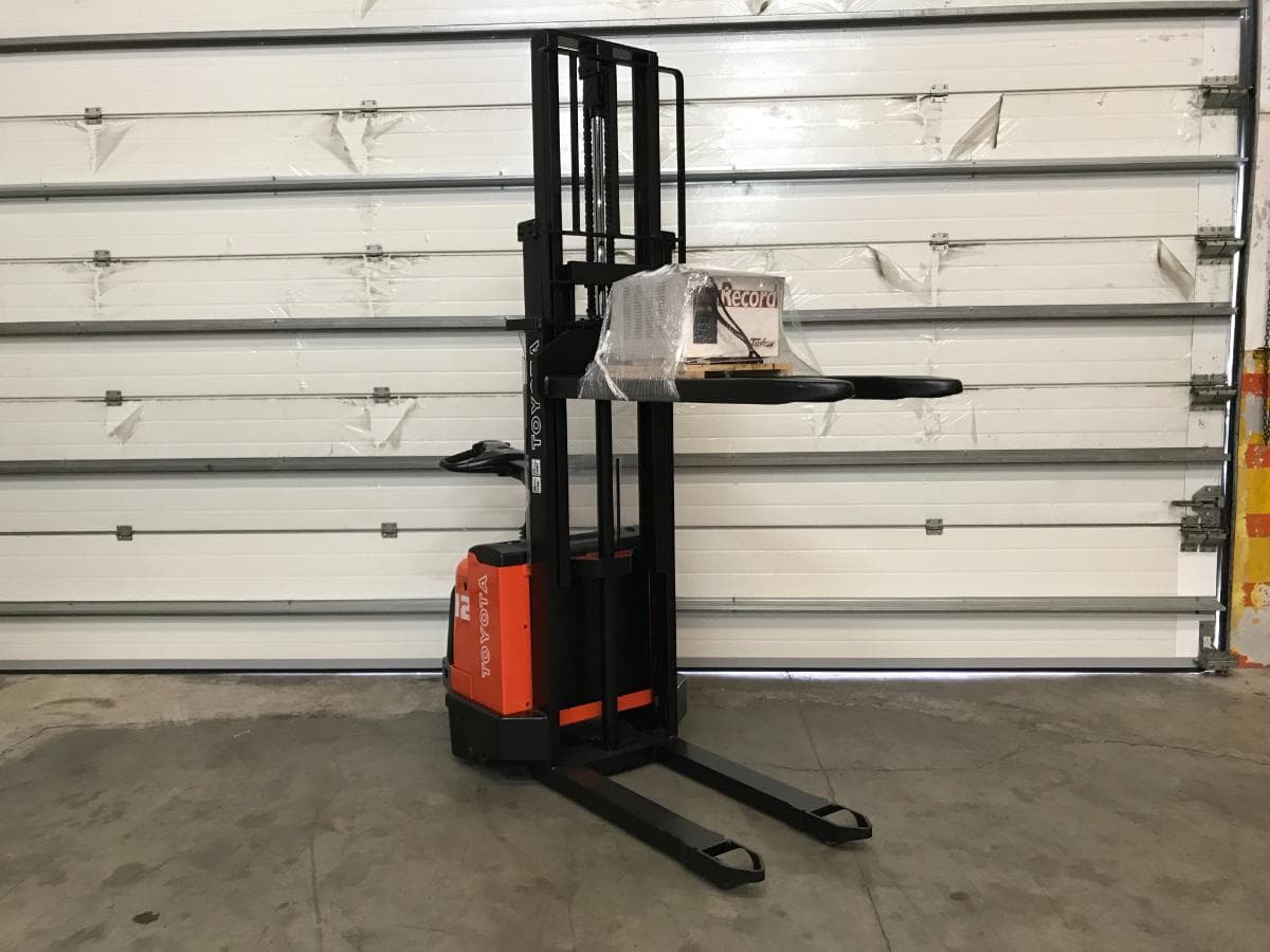 Stacker Toyota 7SM10 · Ano 2007 — imagem 2