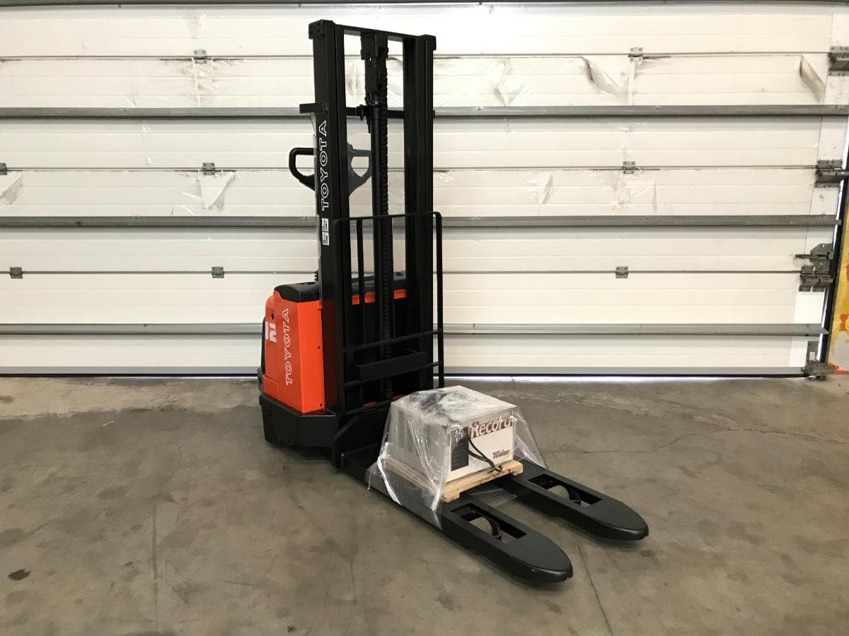 Stacker Toyota 7SM10 · Ano 2007 — imagem 3