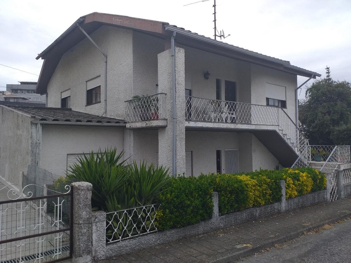 Moradia V5 + Logradouro + Terreno · Santo Tirso — imagem 3