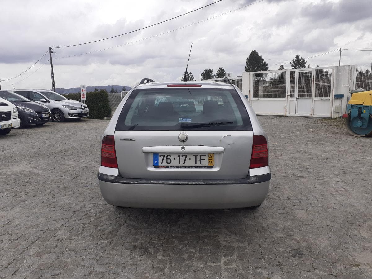 Skoda Octávia 1.9 TDI · Ano 2002 — imagem 5