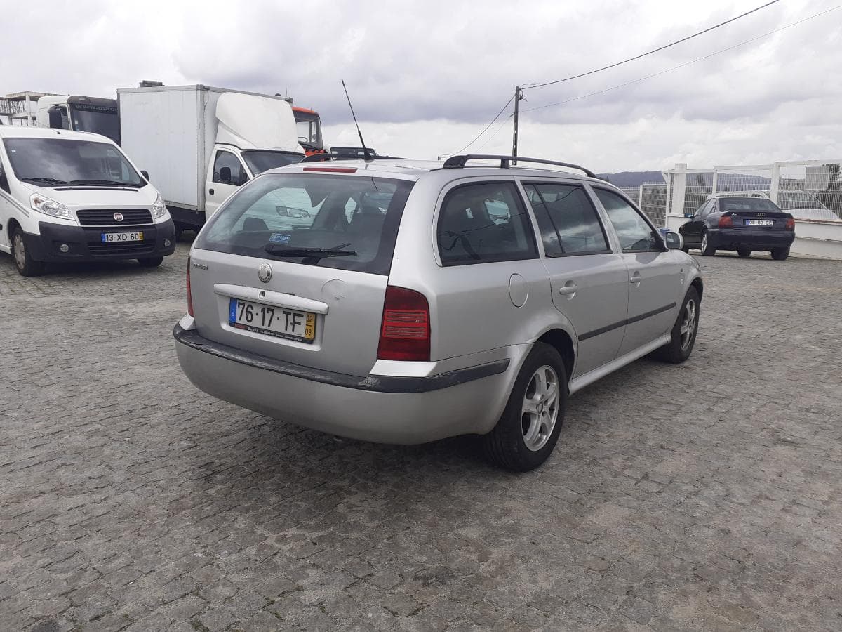 Skoda Octávia 1.9 TDI · Ano 2002 — imagem 4