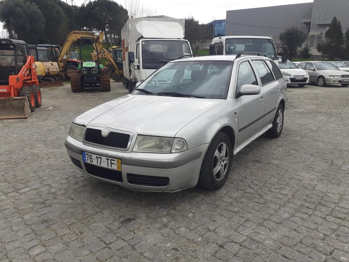 Skoda Octávia 1.9 TDI · Ano 2002 — imagem 3