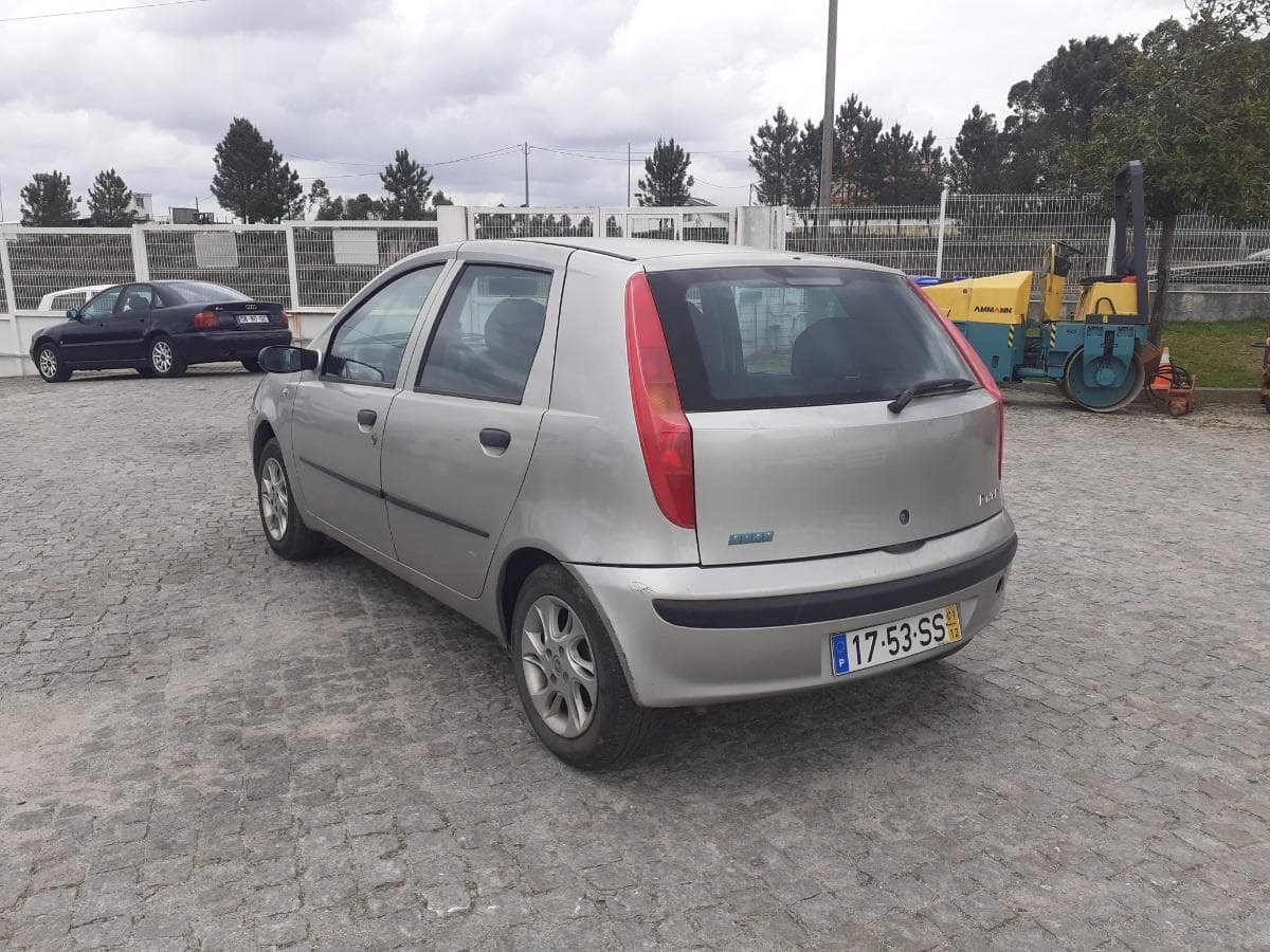 Fiat Punto 1.2 · Ano 2001 — imagen 4