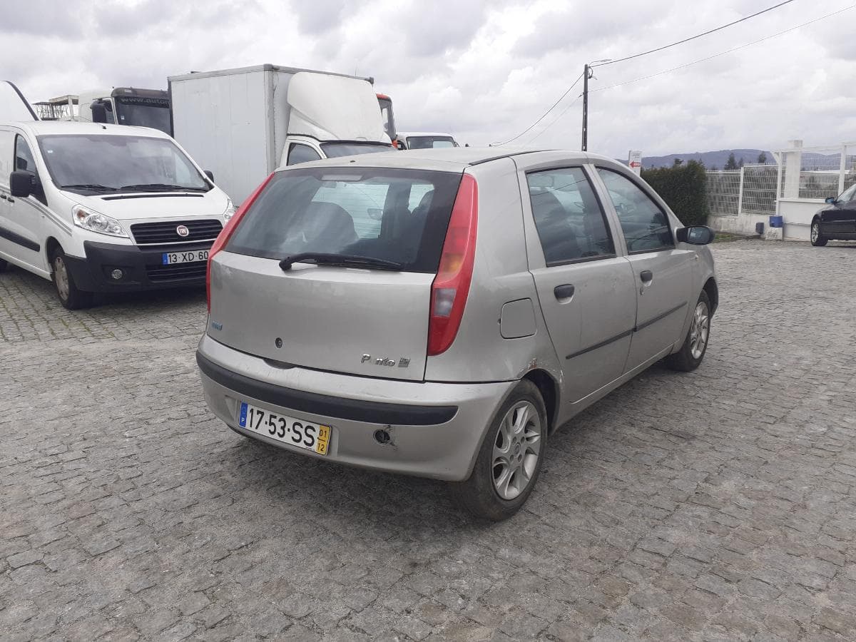 Fiat Punto 1.2 · Ano 2001 — imagen 6