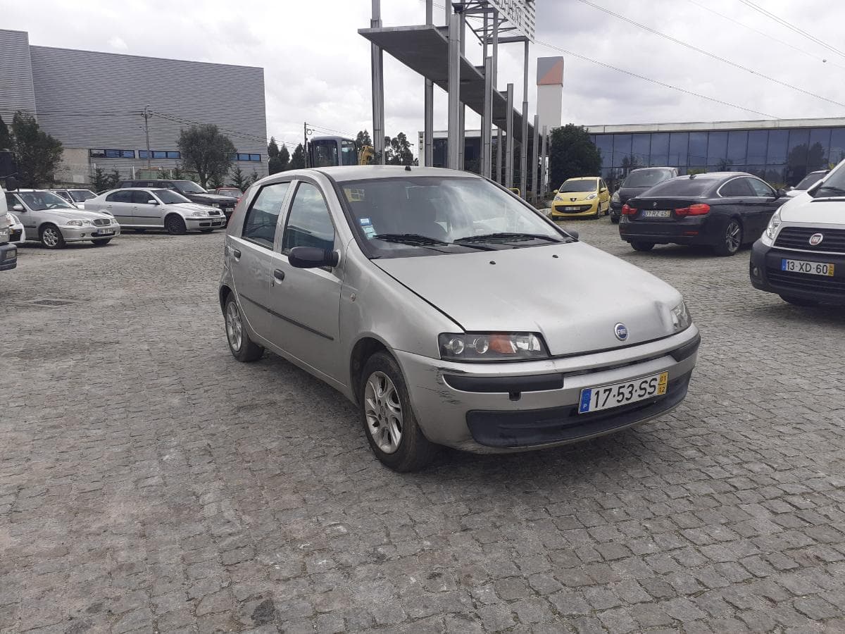 Fiat Punto 1.2 · Ano 2001