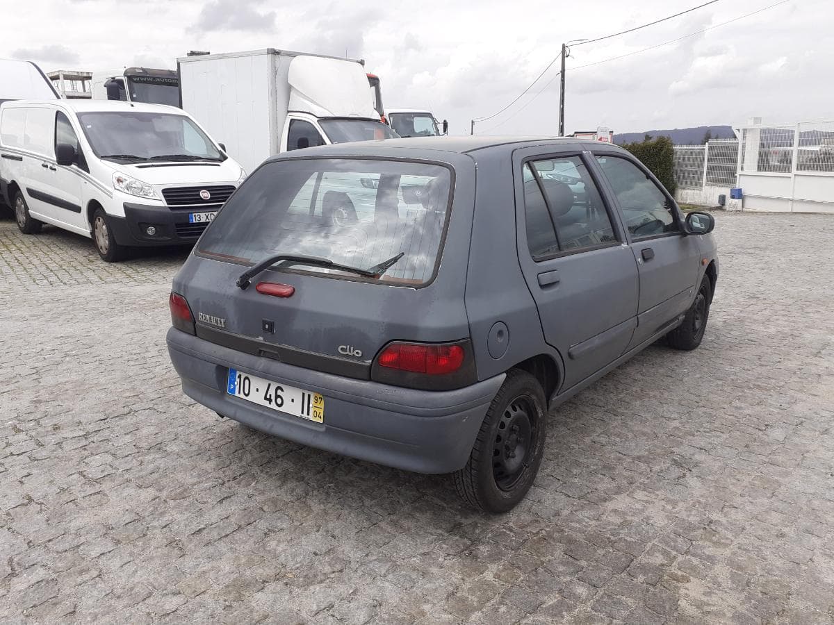 Renault Clio 1.2 · Ano 1997 — imagen 4