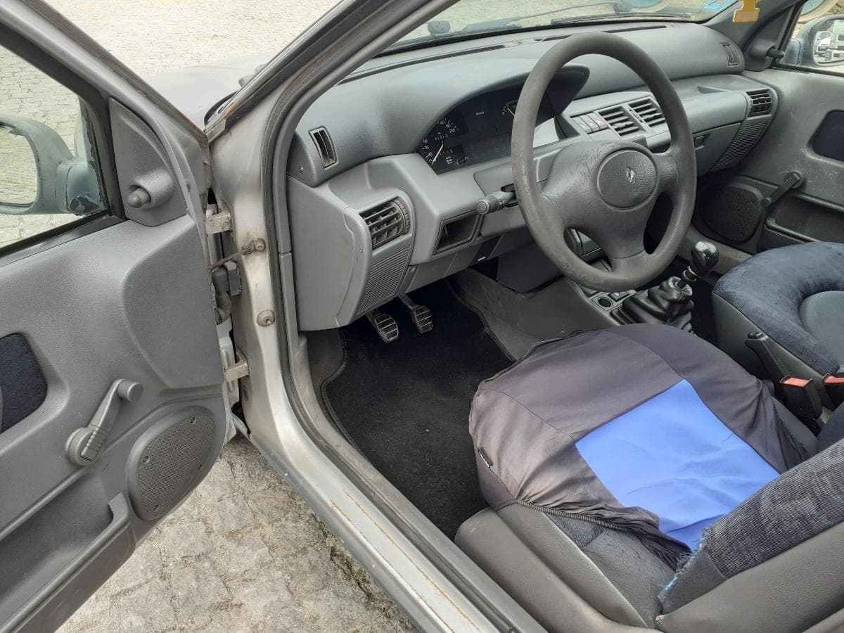 Renault Clio 1.2 · Ano 1997 — imagen 11