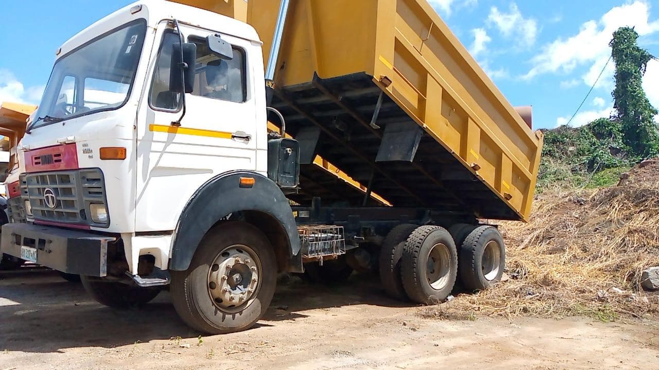 Tata 2516C 6x4 · — imagem 2