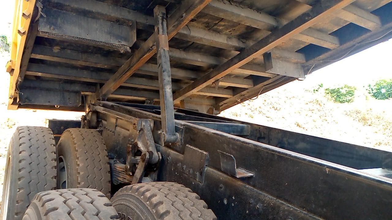 Tata 2516C 6x4 · — imagem 8