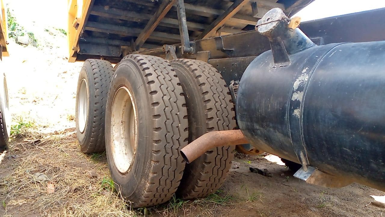 Tata 2516C 6x4 · — imagem 13