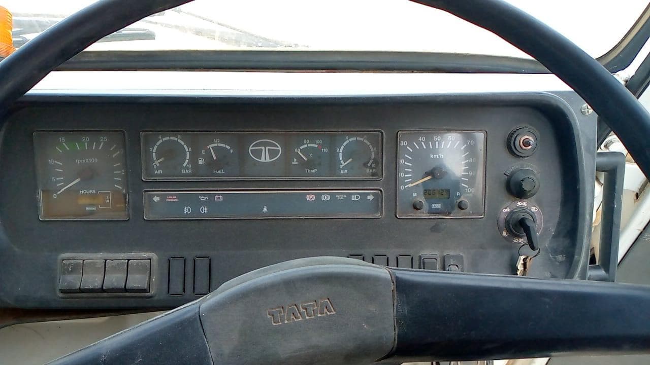 Tata 2516C 6x4 · — imagem 15