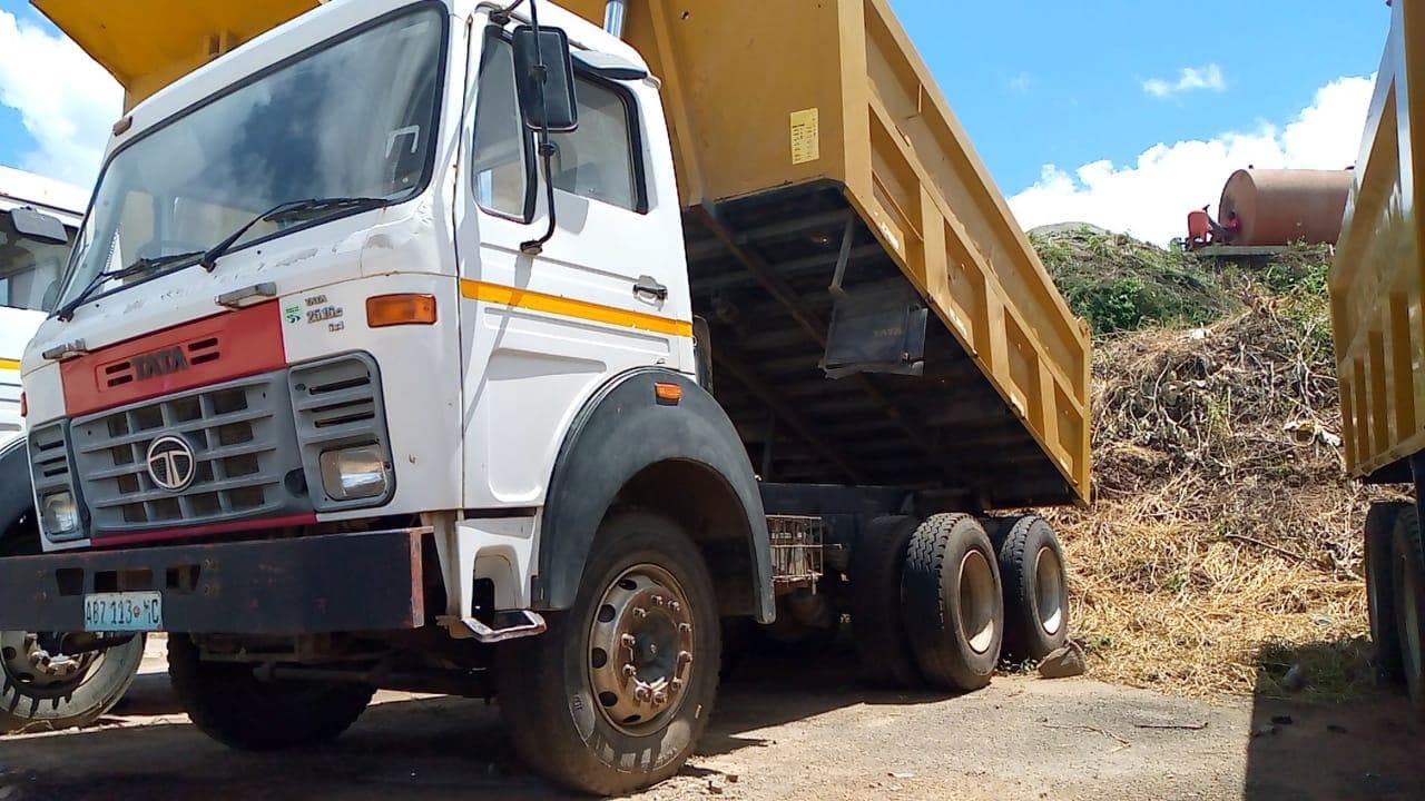 Tata 2516C 6x4 · — imagen 3
