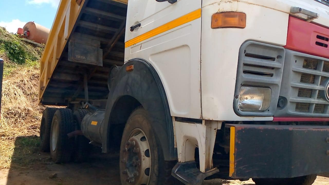 Tata 2516C 6x4 · — imagen 9