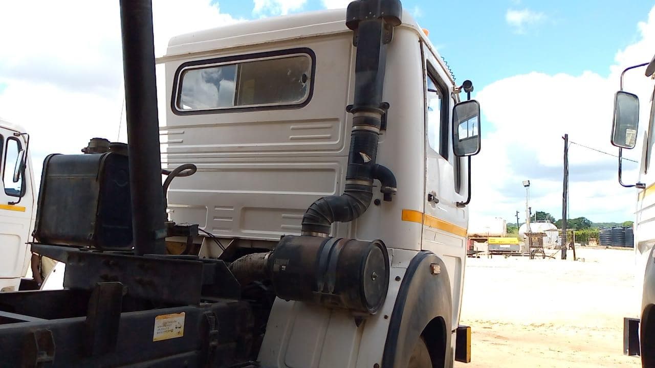 Tata 2516C 6x4 · — imagen 2