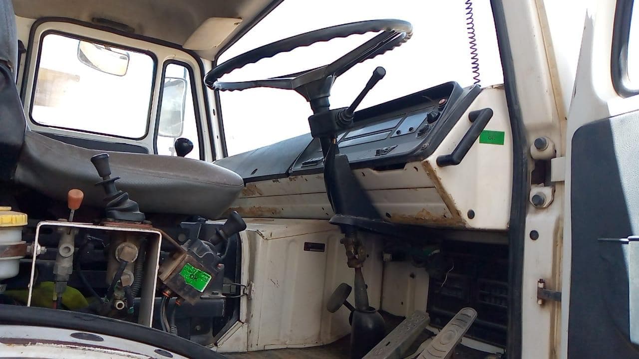 Tata 2516C 6x4 · — imagen 14