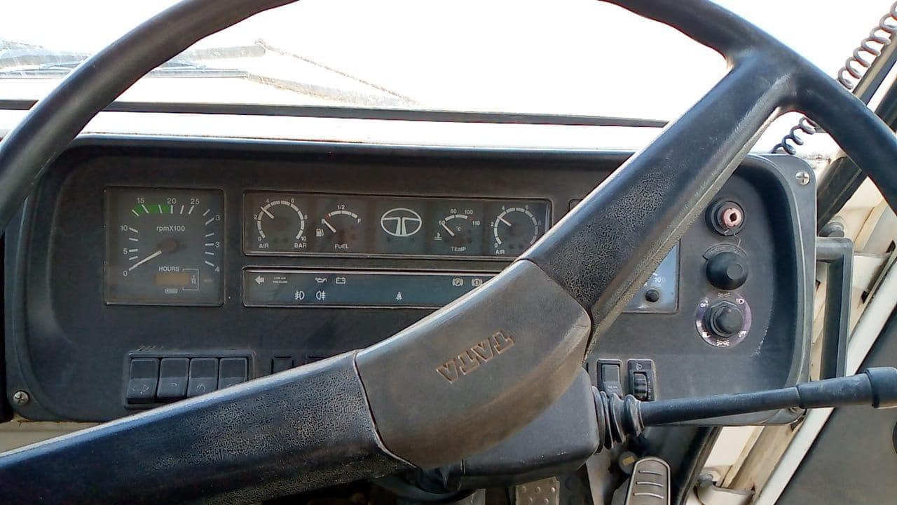 Tata 2516C 6x4 · — imagen 18