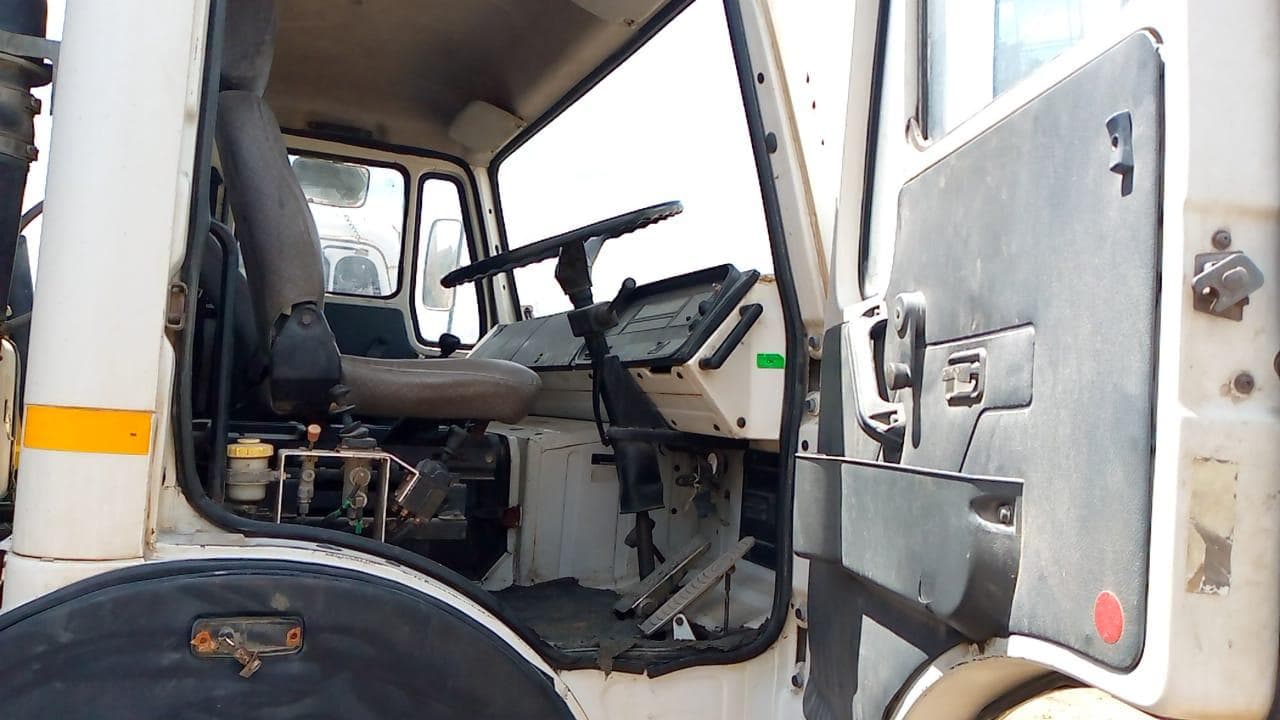 Tata 2516C 6x4 · — imagen 9
