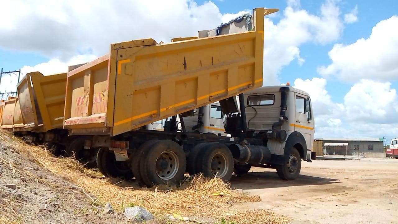 Tata 2516C 6x4 · — imagen 2