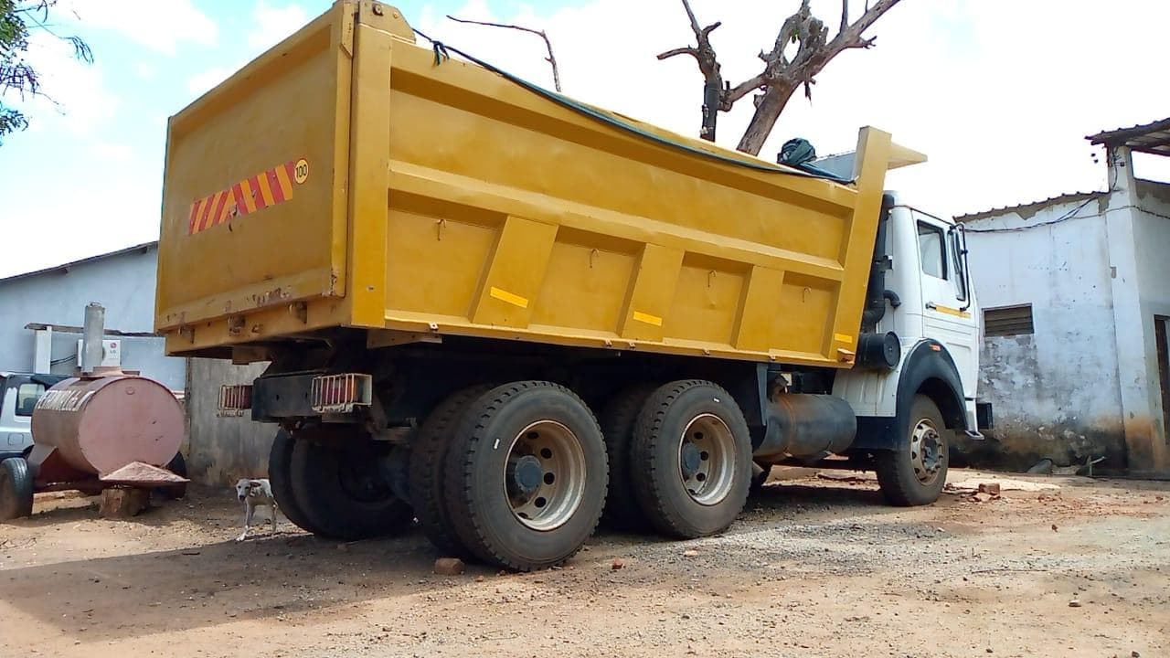 Tata 2516C 6x4 · — imagen 2