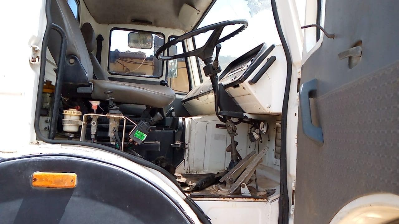 Tata 2516C 6x4 · — imagen 7